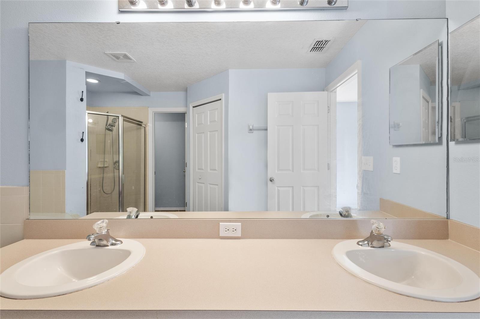 CHELSEA OAKS - Residential