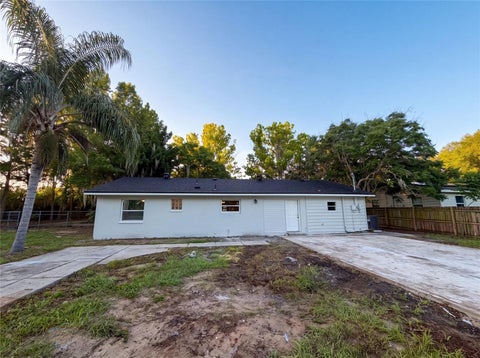 Tiny photo for 827 Dora Avenue, Tavares, FL 32778 (MLS # O6423654)