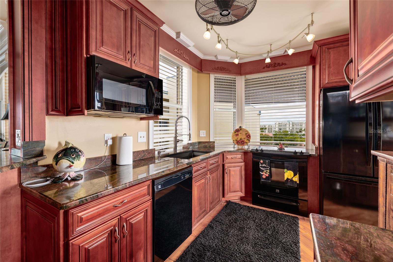 HARBOURSIDE CONDO - Residential