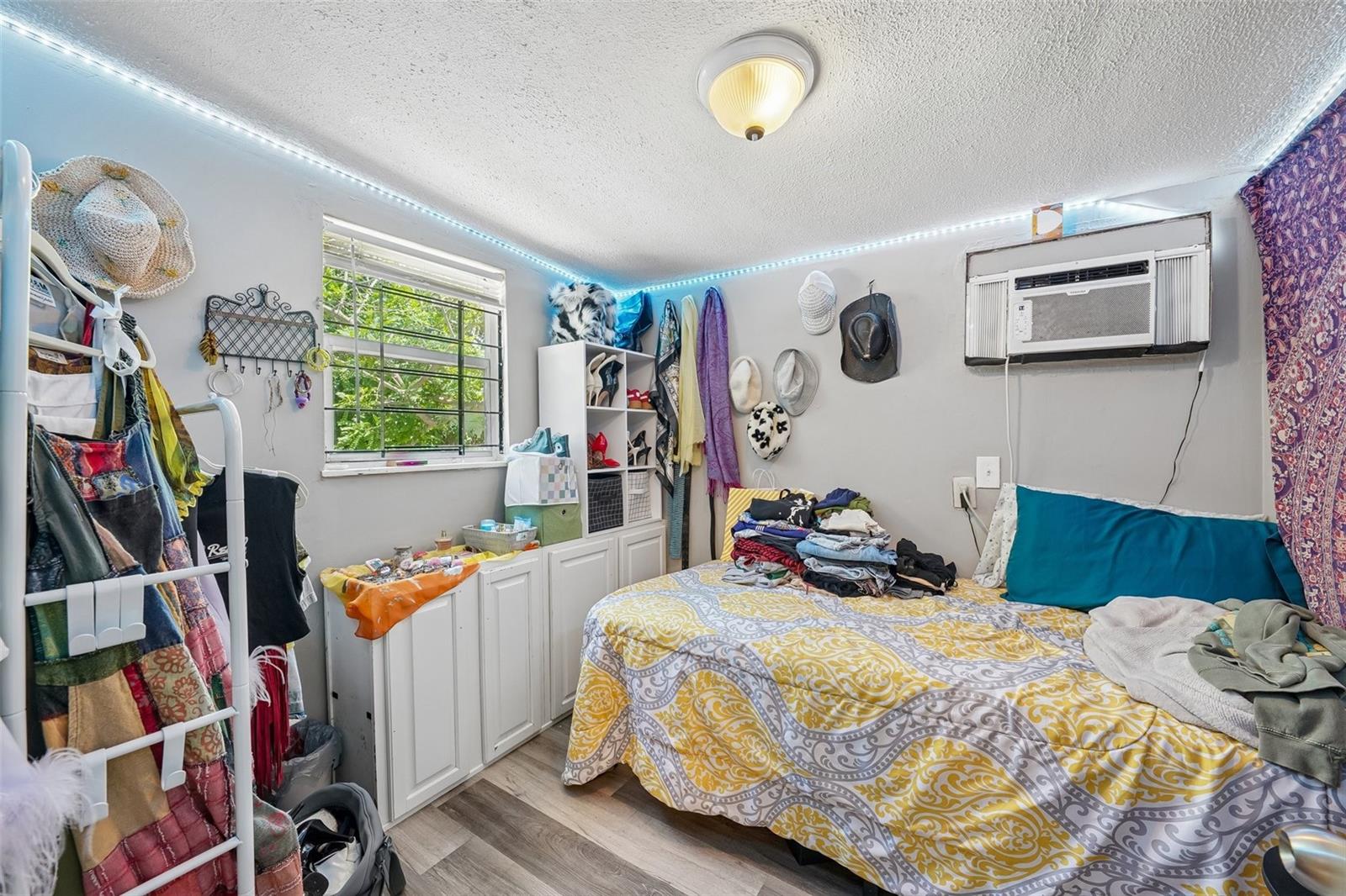 OAK VILLA SUB - Residential