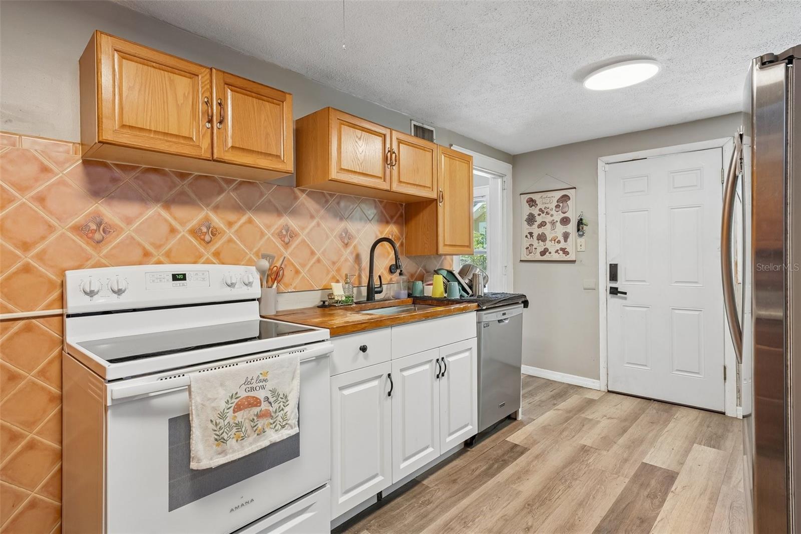 OAK VILLA SUB - Residential