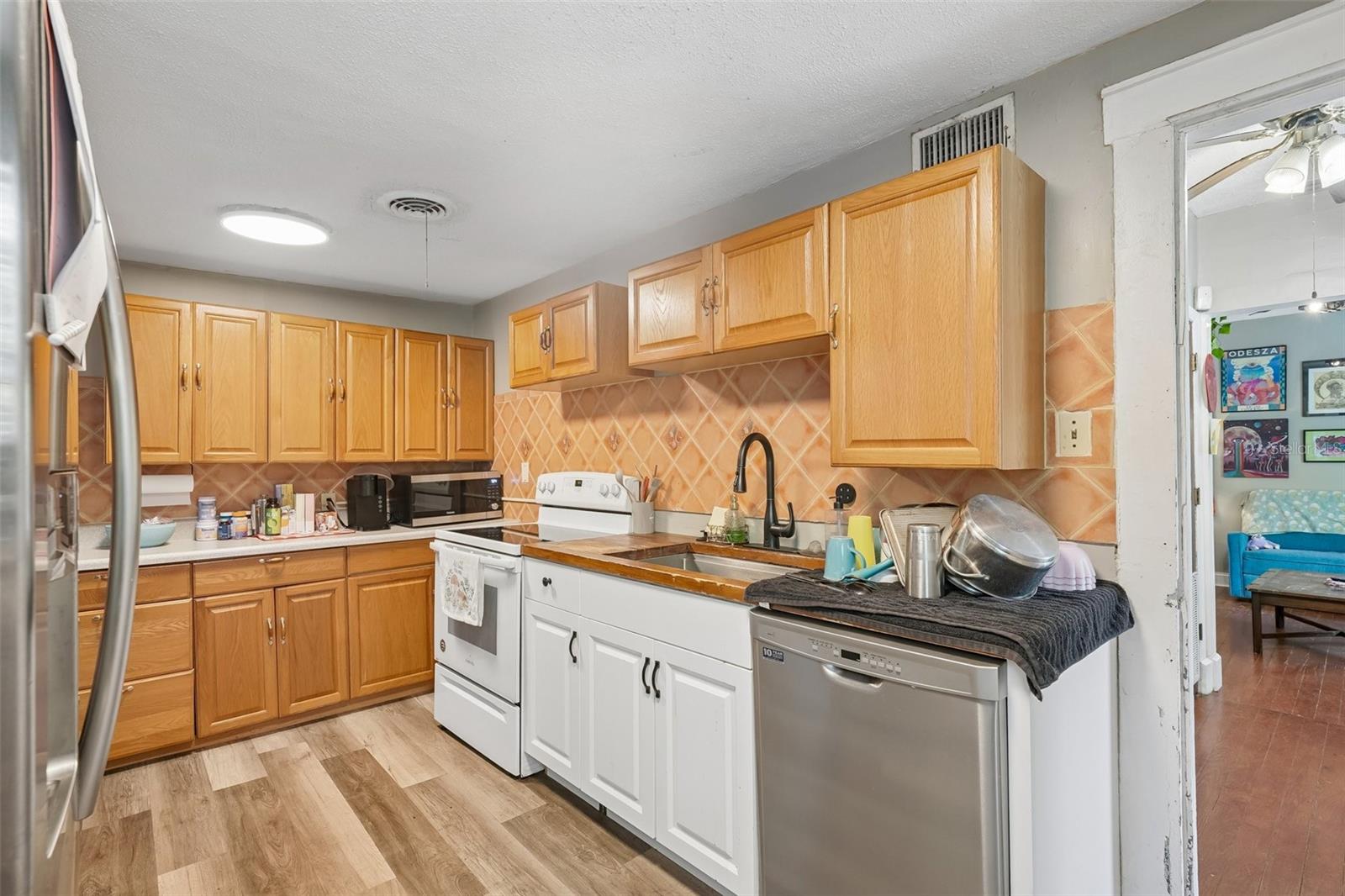 OAK VILLA SUB - Residential