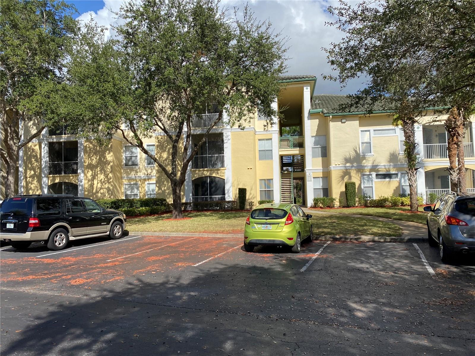 2 Bdrm Condo in Kissimmee For Rent
Priced Low To Rent Fast. 2 Bdrm 2 Bath Condo. Screened In Patio. Ceiling Fans. Publix & Super Target Right Down Street. CONVENIENT To: I-4, & 27. JUST MINUTES To: Disney. GATED COMMUNITY. Tennis Courts. COMMUNITY Playground. COMMUNITY Pool. All Kitchen Appliances INCLUDED. Blinds INCLUDED. The deposit amount is based upon the application results. Pets: OK (Dangerous Pets are not permitted, Pit Bulls, etc.) Priced $1,499.00 for the first 4 months, $1,599.00 for the remaining 8 months (Average: $1,567.00/mo). AVAILABLE: January 15, 2026