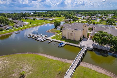 A home in LAKE WALES