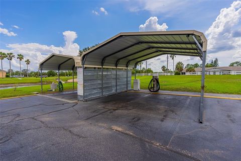 A home in LAKE WALES