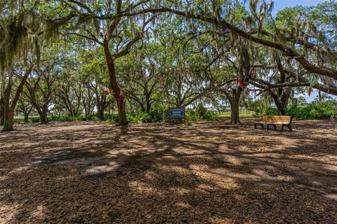 A home in LAKE WALES