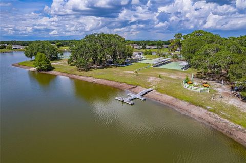 A home in LAKE WALES