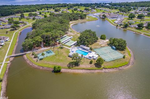 A home in LAKE WALES