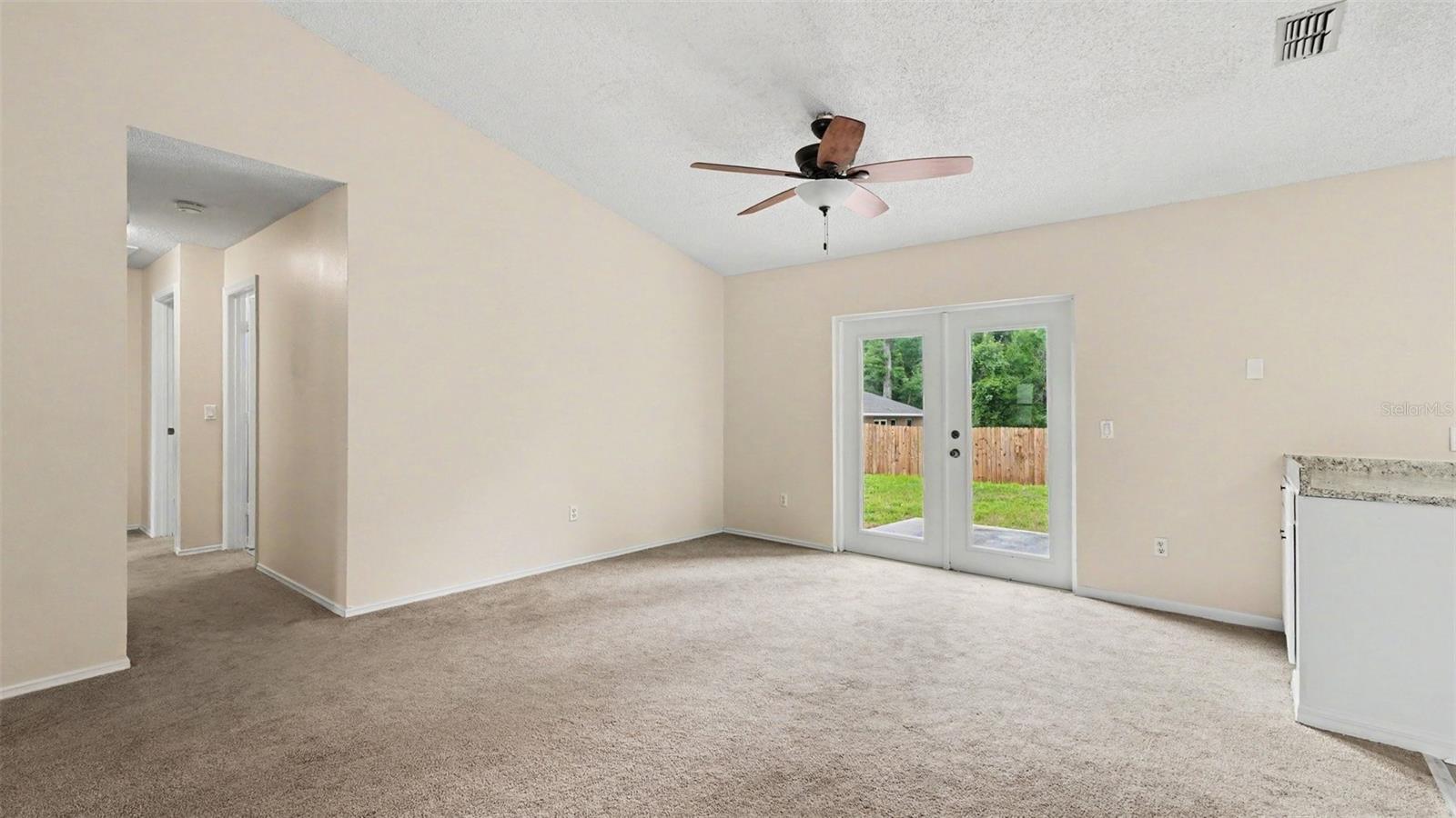 206 OAK CIRCLE