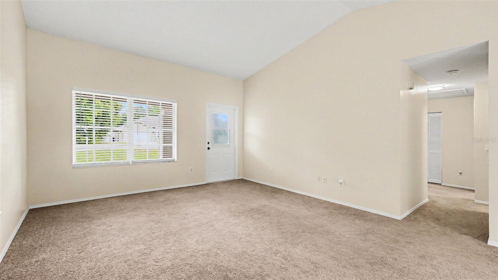 206 OAK CIRCLE