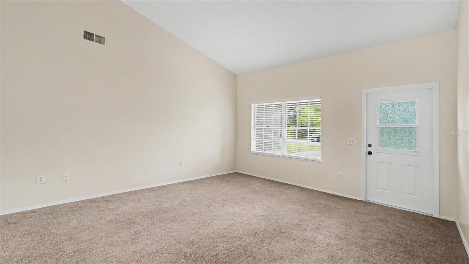 206 OAK CIRCLE