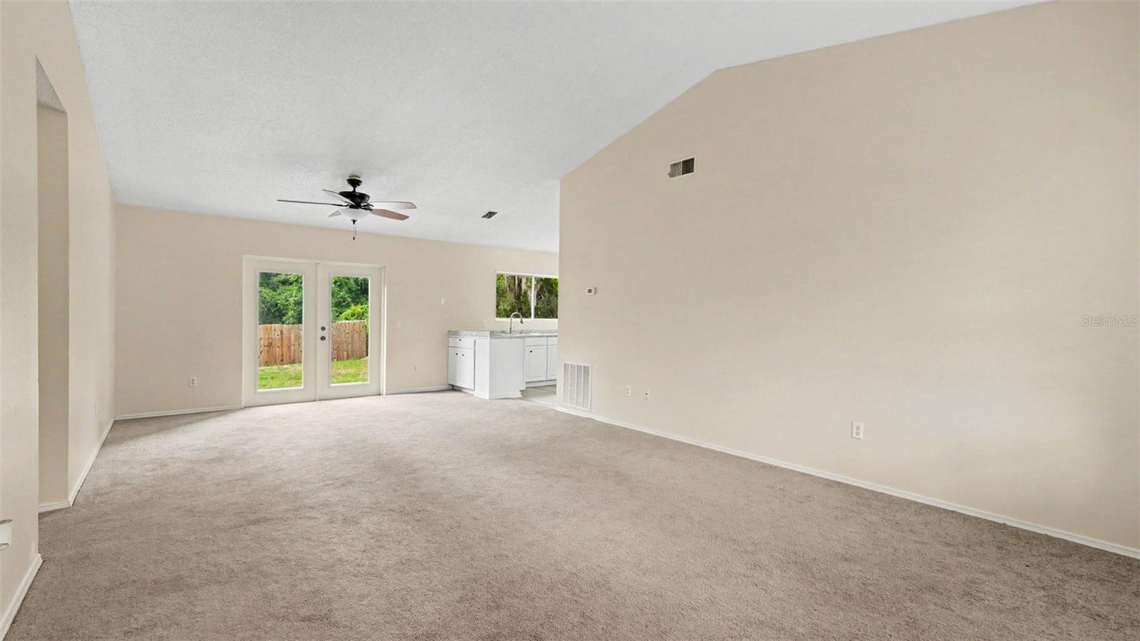 206 OAK CIRCLE
