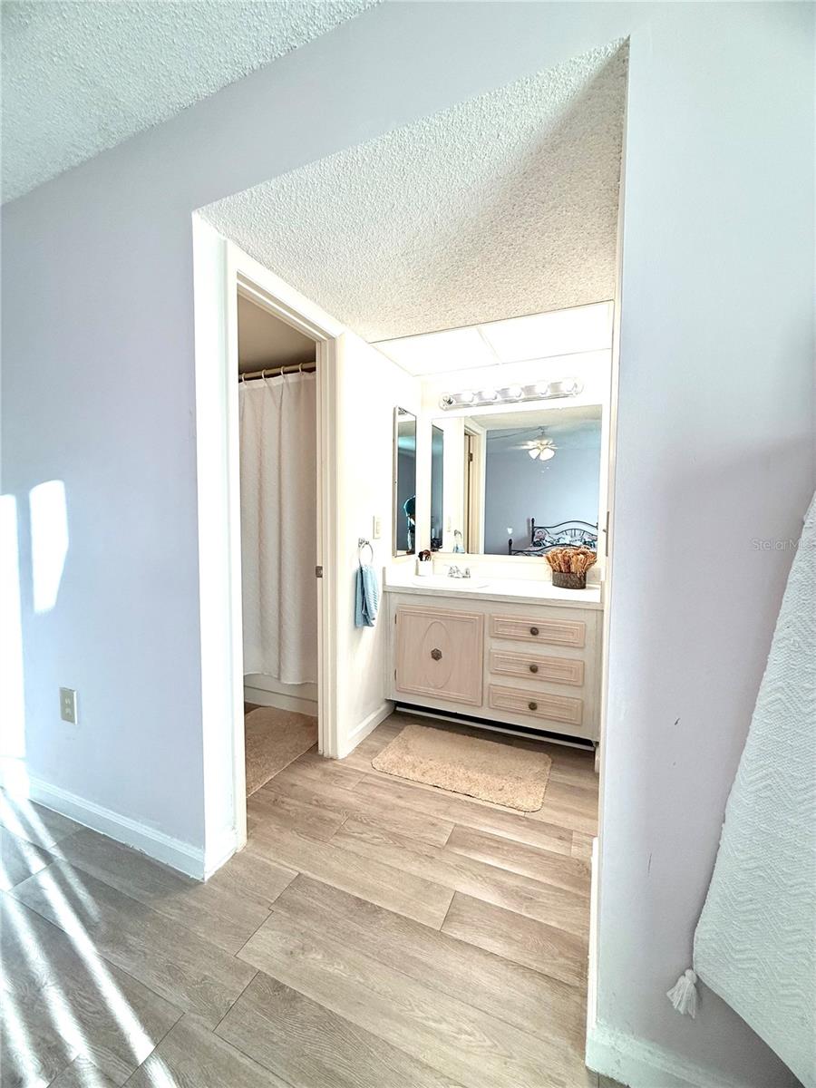 LA CASA CONDO - Residential