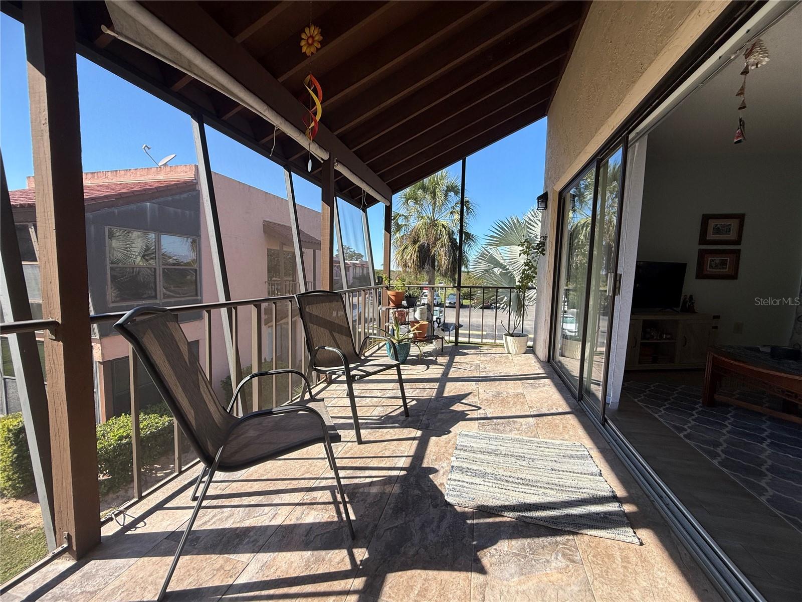 LA CASA CONDO - Residential