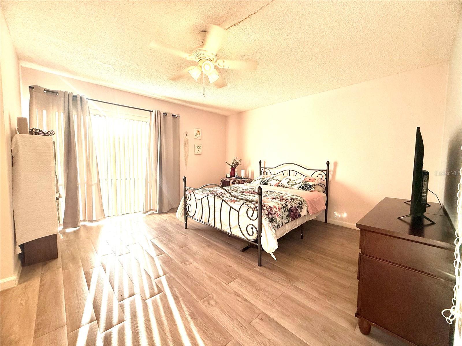 LA CASA CONDO - Residential