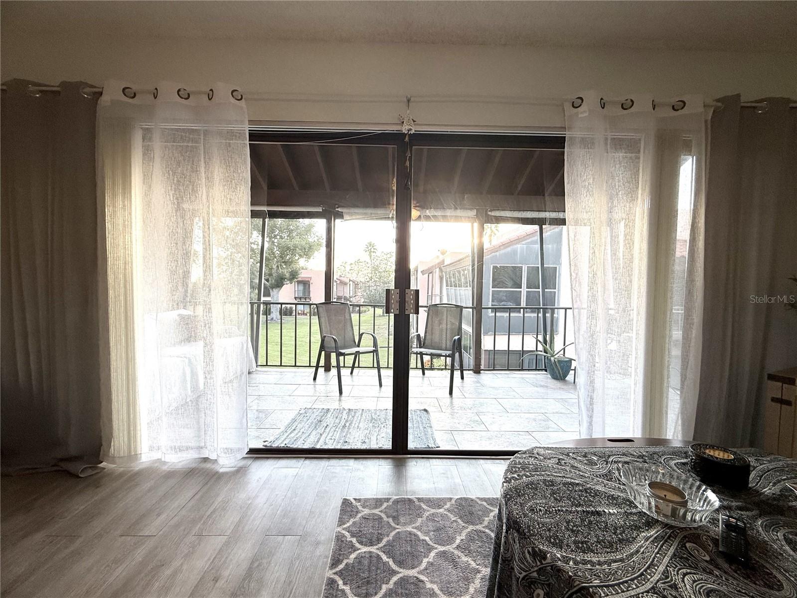 LA CASA CONDO - Residential