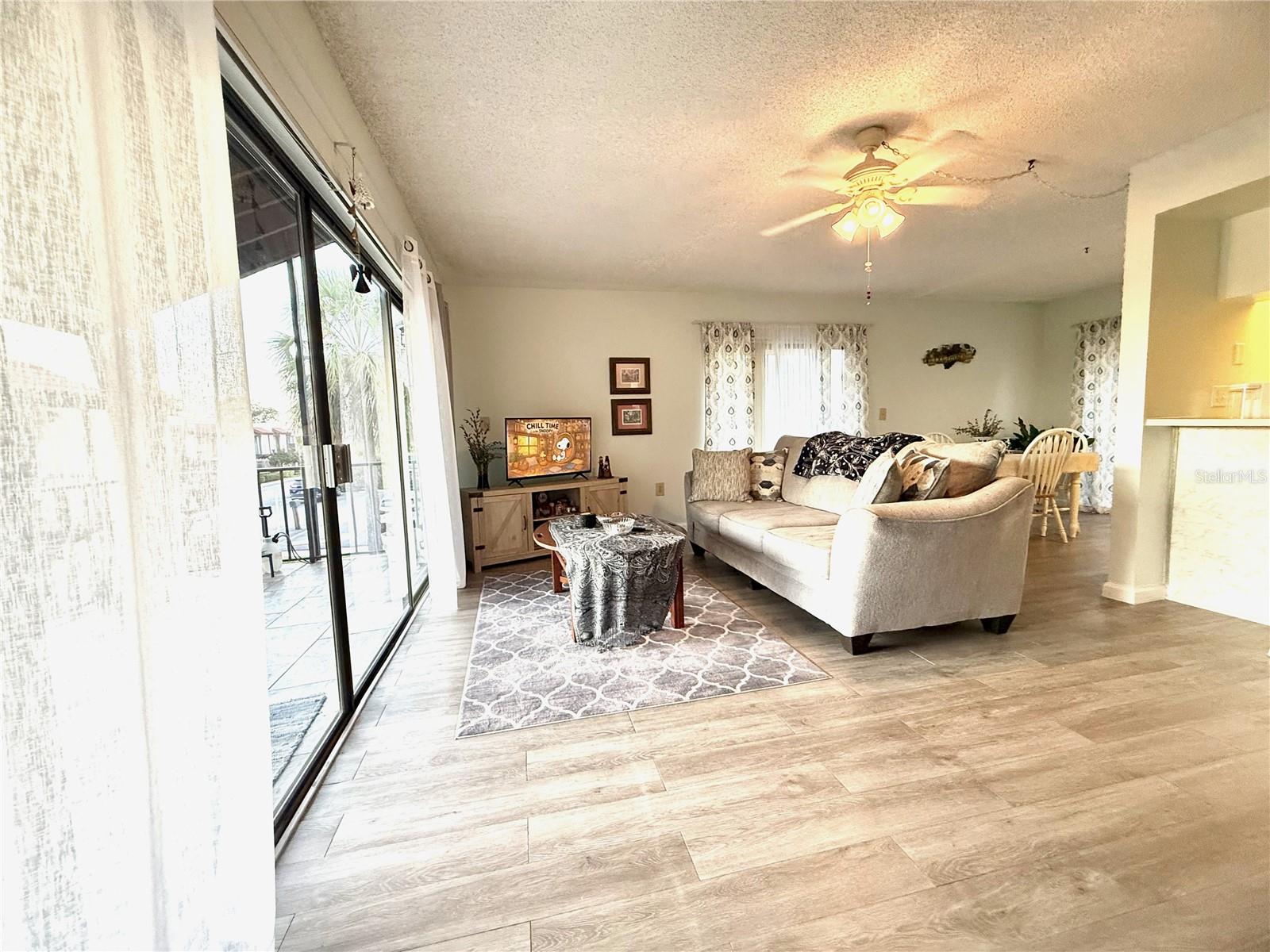 LA CASA CONDO - Residential