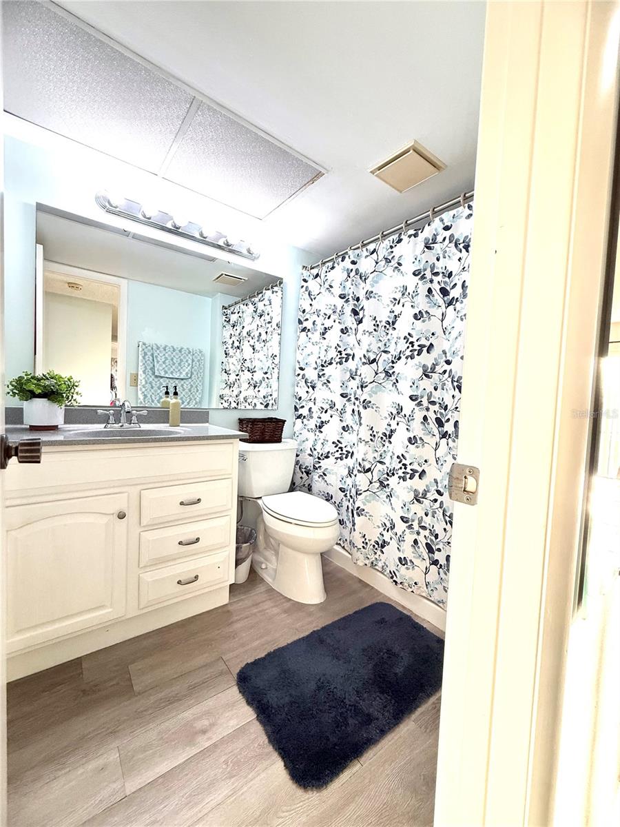 LA CASA CONDO - Residential