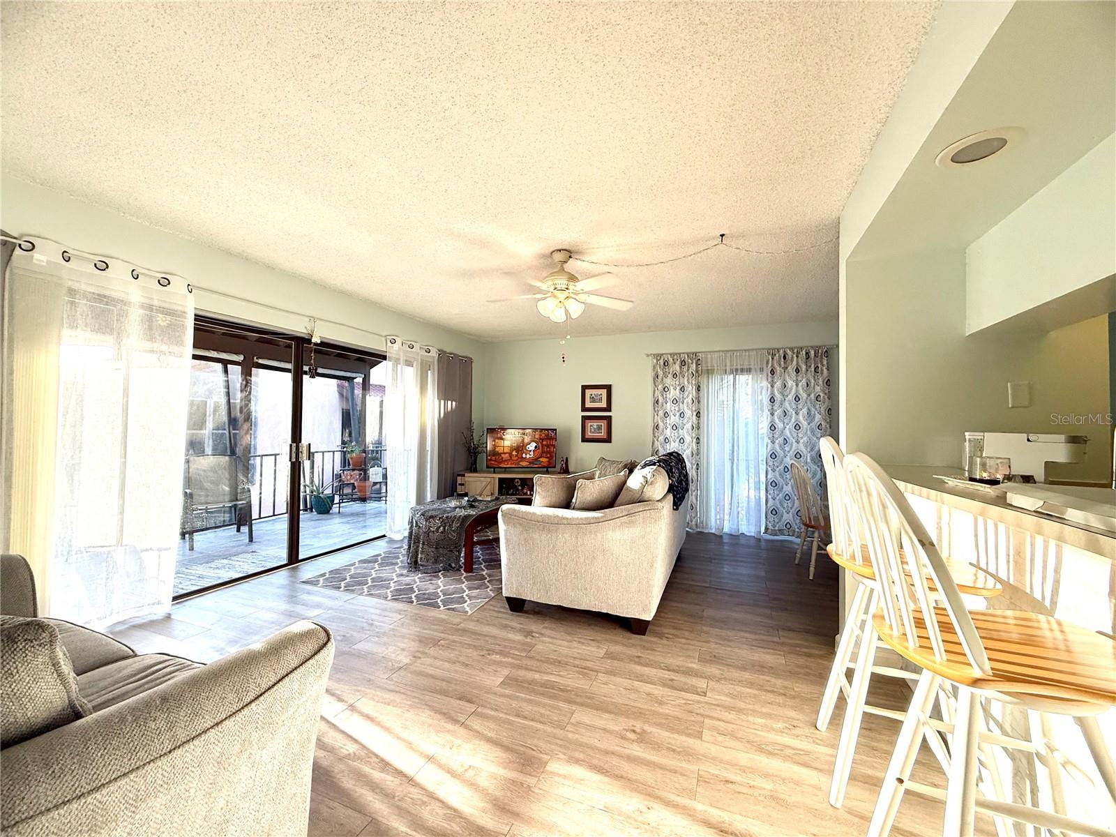 LA CASA CONDO - Residential