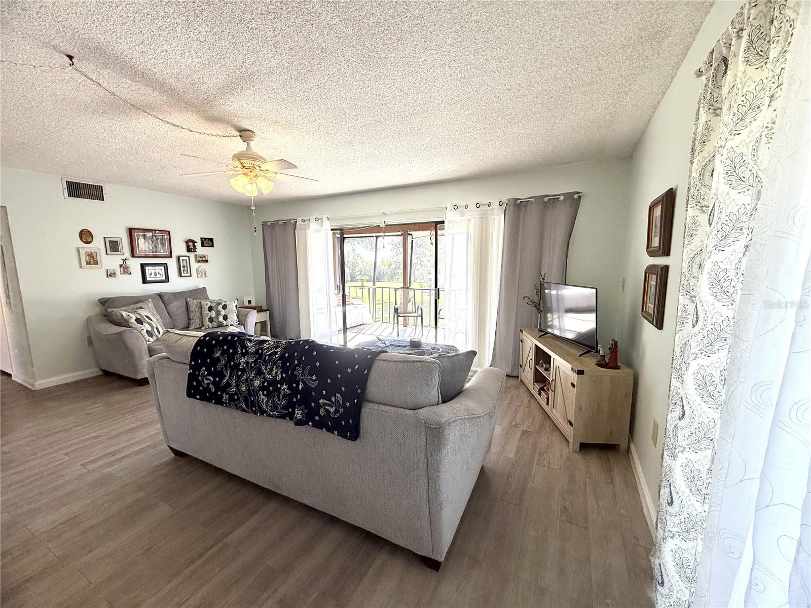 LA CASA CONDO - Residential