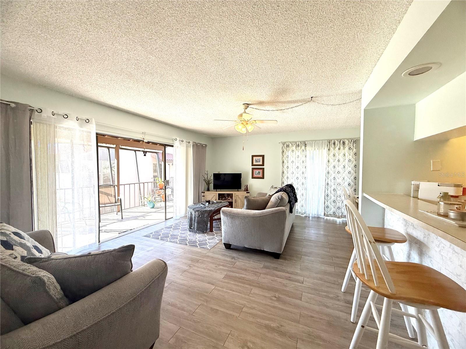 LA CASA CONDO - Residential