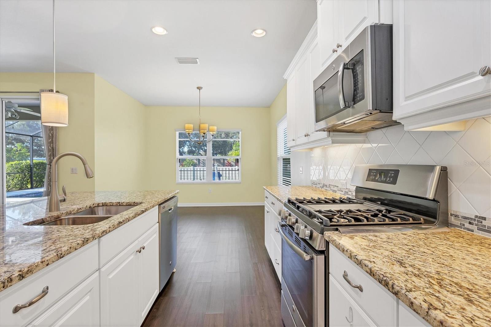 MAGNOLIA POINT - Residential