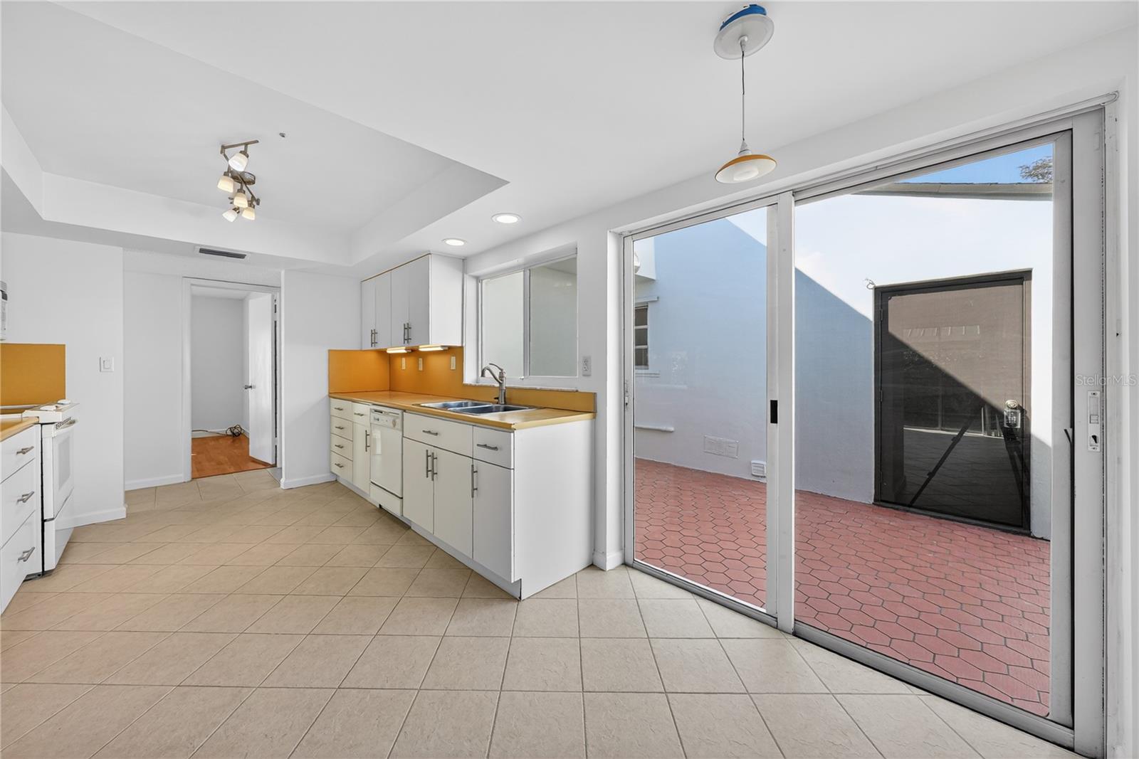 CORAL HIGHLANDS - Residential