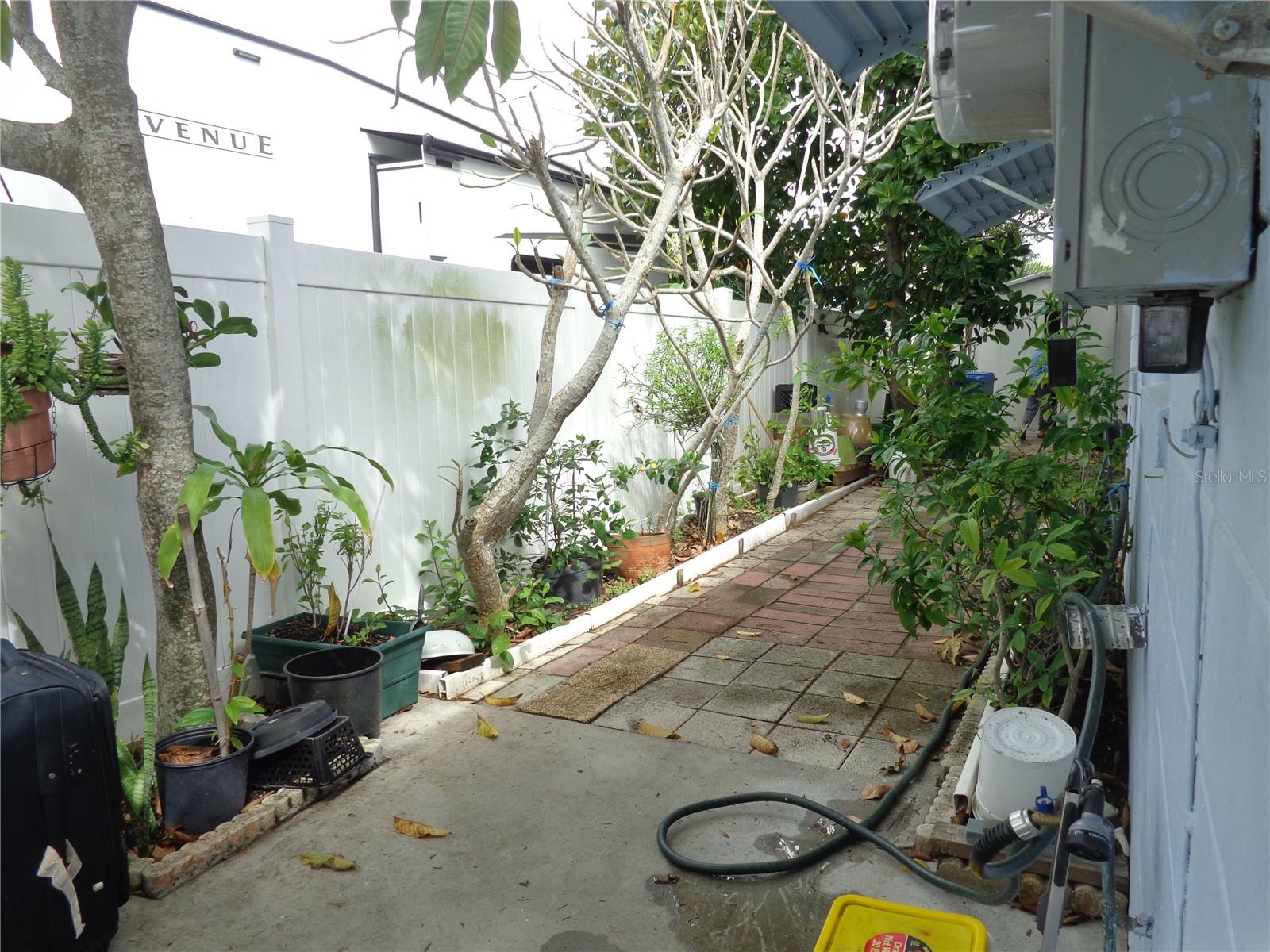 SHERYL MANOR - Residential