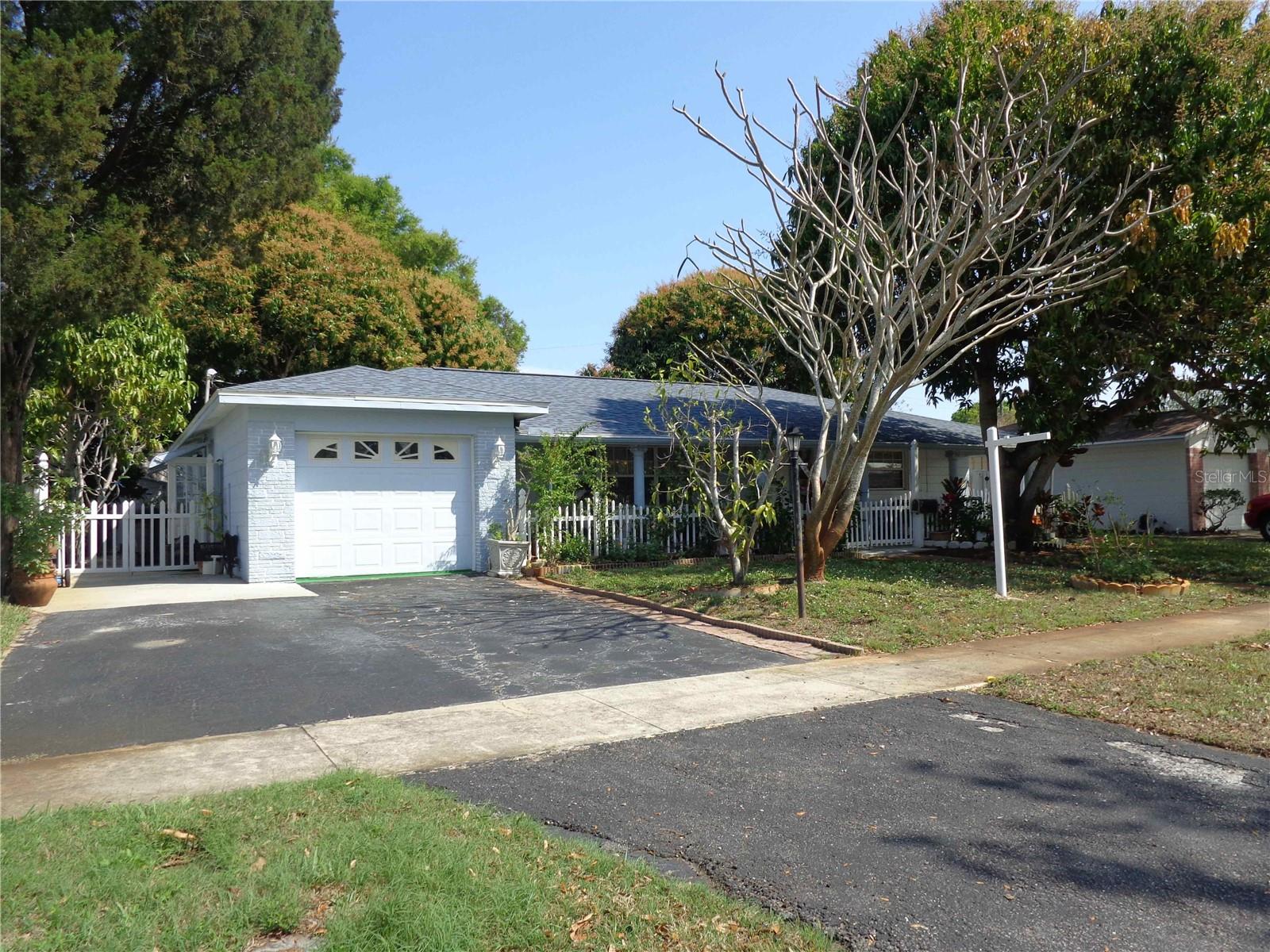 SHERYL MANOR - Residential