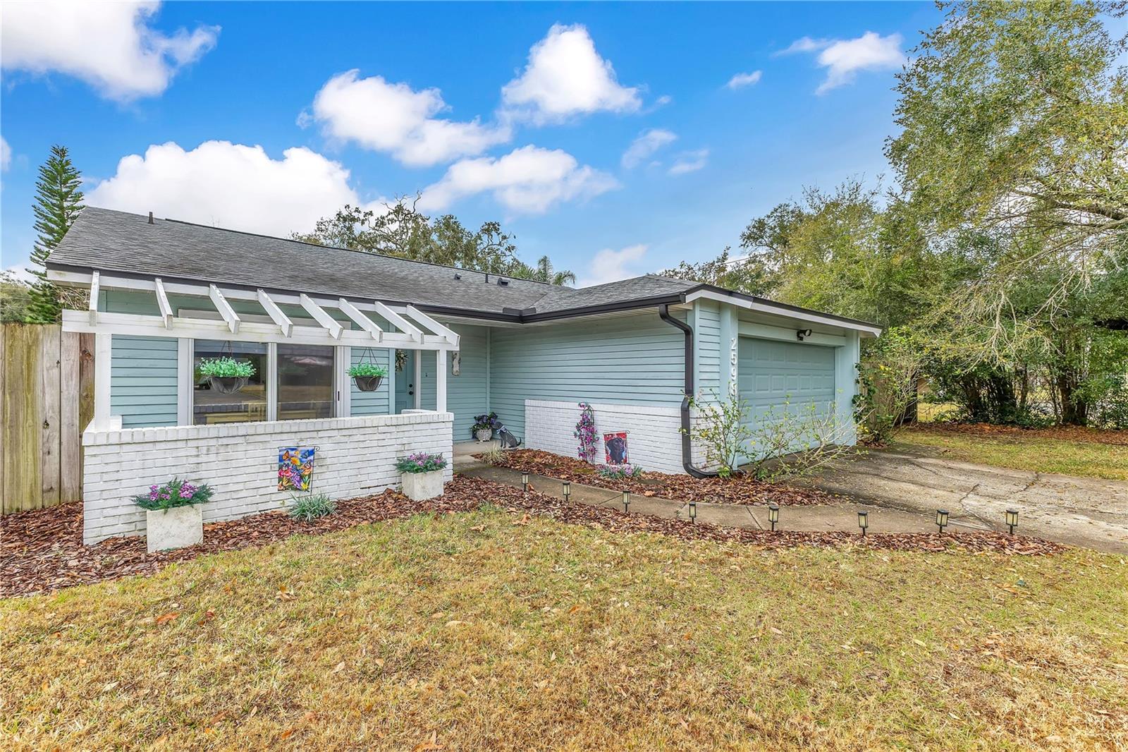 2598 SHEFFIELD AVENUE