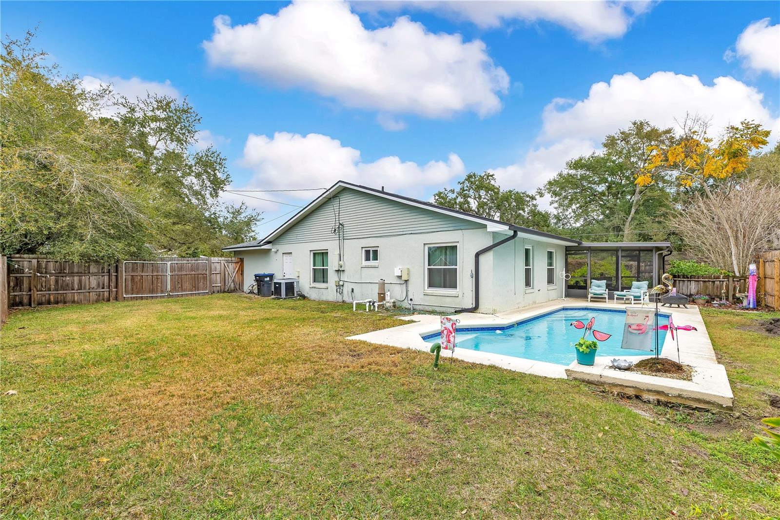 2598 SHEFFIELD AVENUE