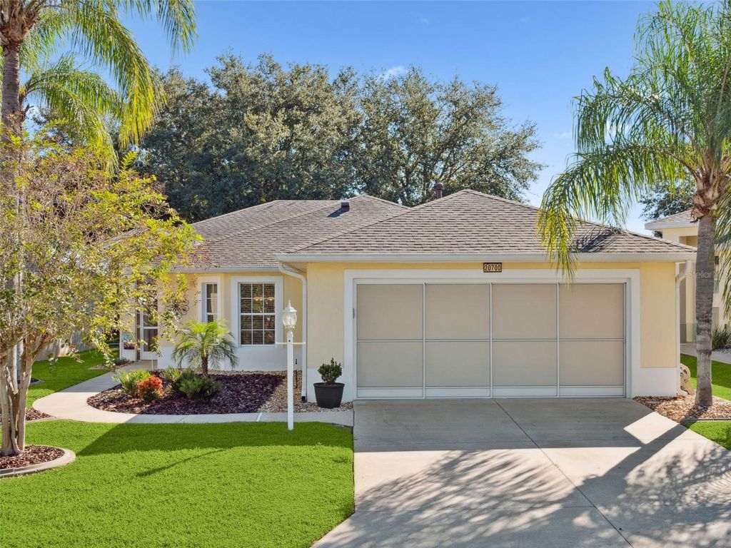 Photo of 20700 Queen Alexandra Drive, Leesburg, FL 34748 (MLS # G5102986)