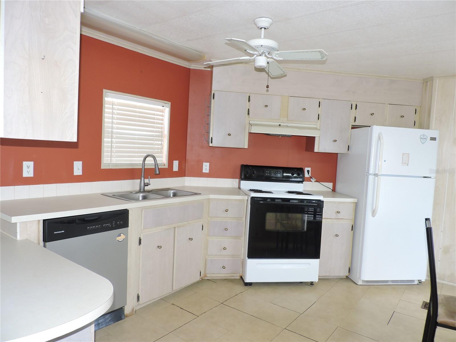 CALOOSA LAKE VILLAGE - Residential