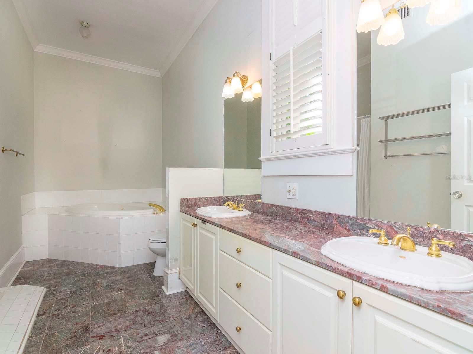 HYDE PARK WEST - Residential