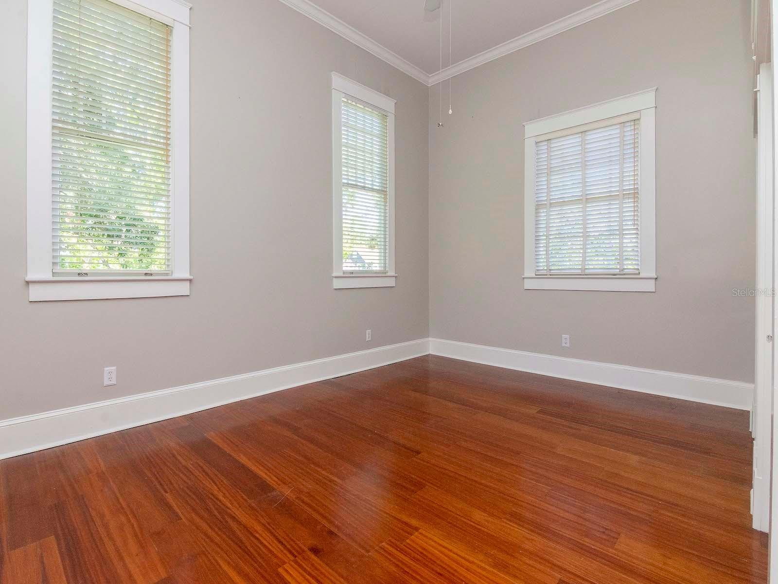 HYDE PARK WEST - Residential