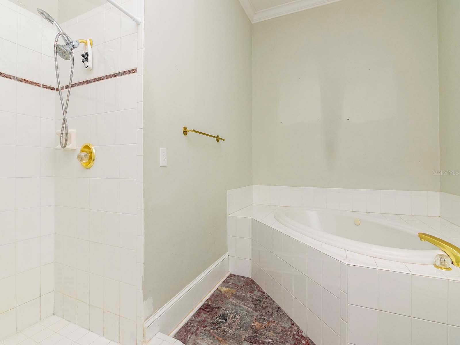 HYDE PARK WEST - Residential