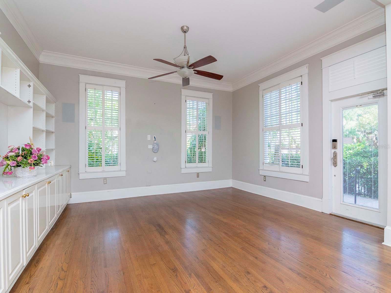 HYDE PARK WEST - Residential