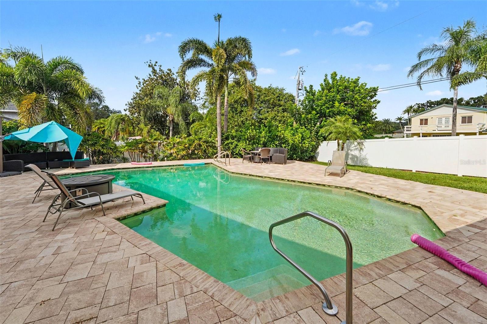 921 COLLEGE HILL DRIVE