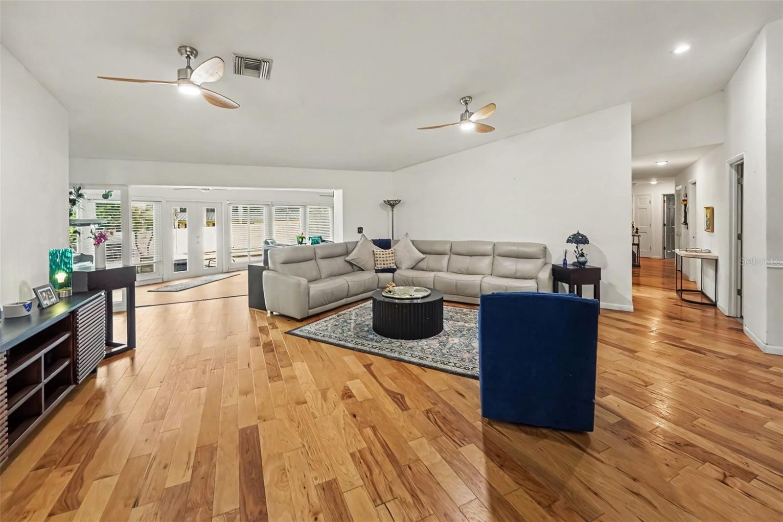 921 COLLEGE HILL DRIVE