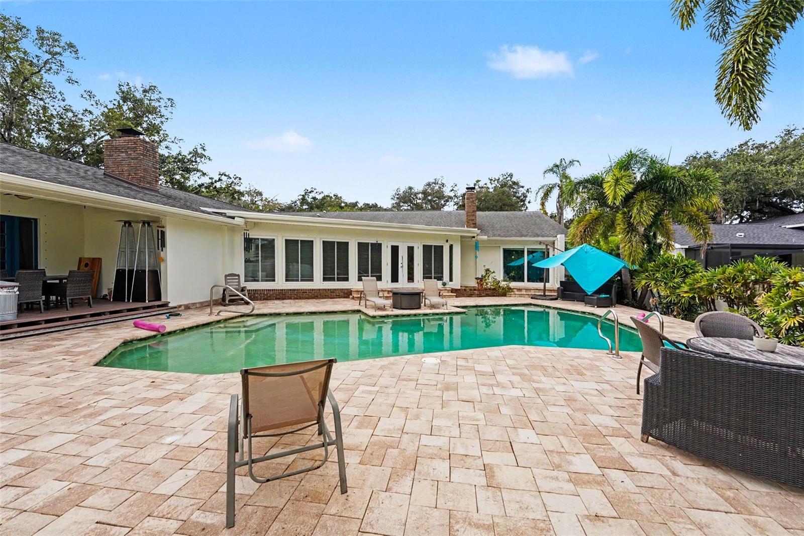 921 COLLEGE HILL DRIVE