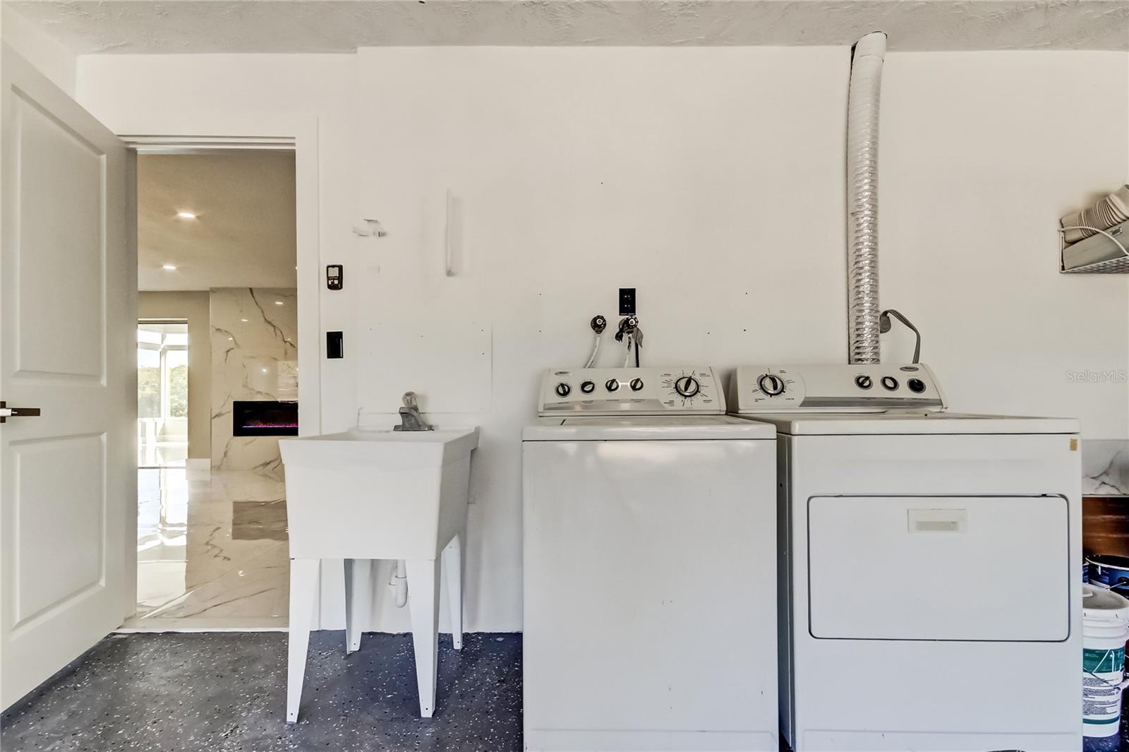 ARVIS CIRCLE - Residential