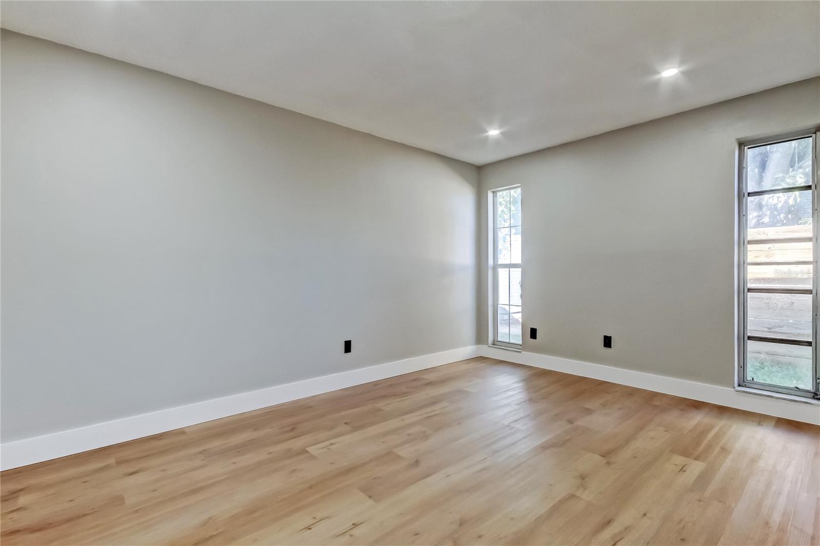 ARVIS CIRCLE - Residential