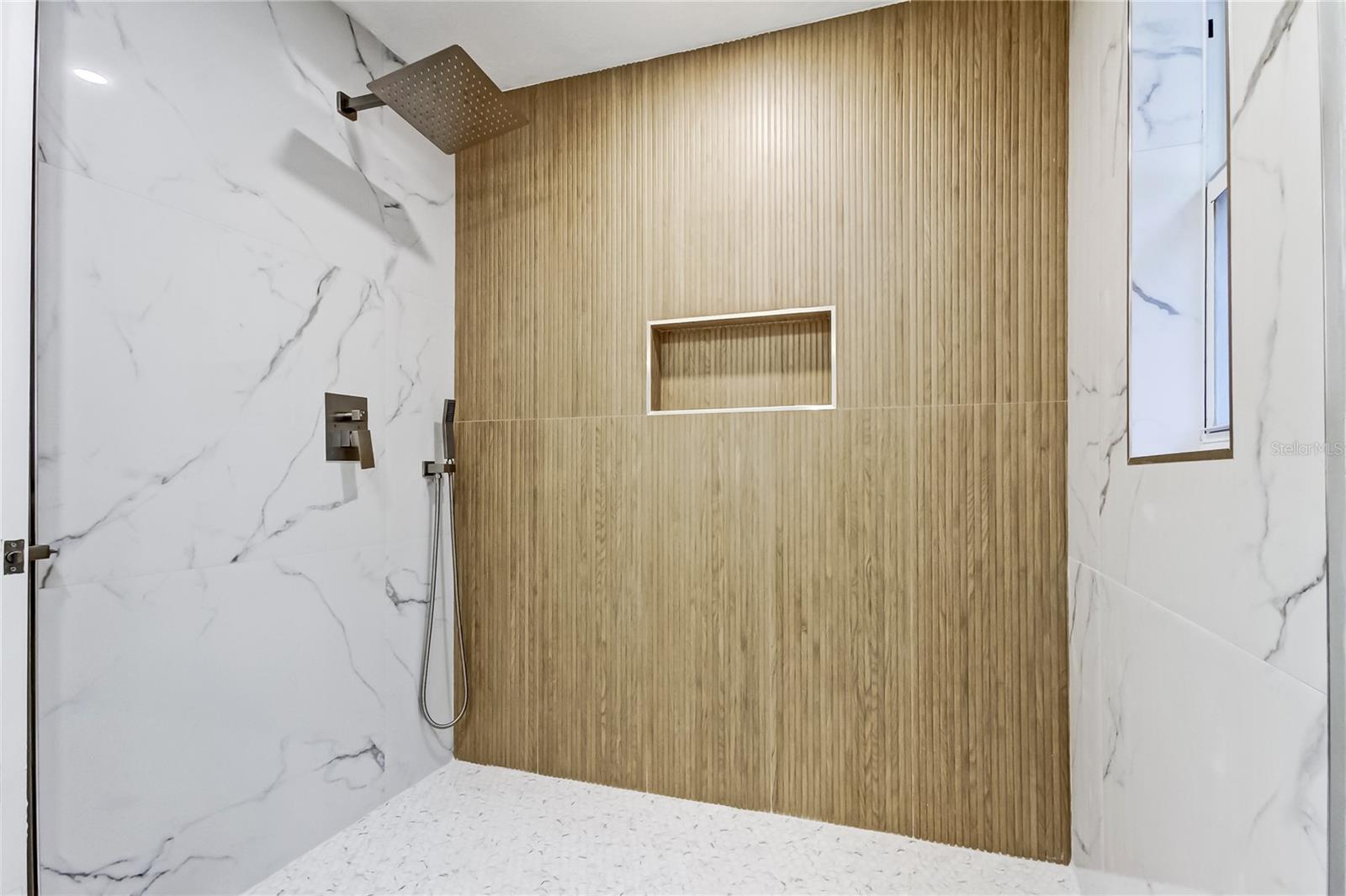 ARVIS CIRCLE - Residential