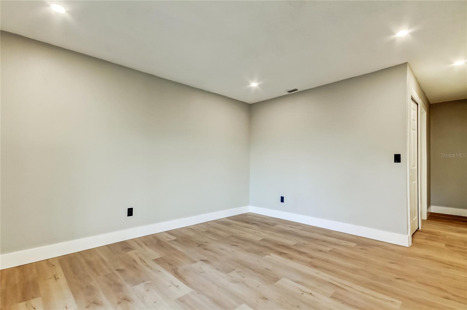 ARVIS CIRCLE - Residential