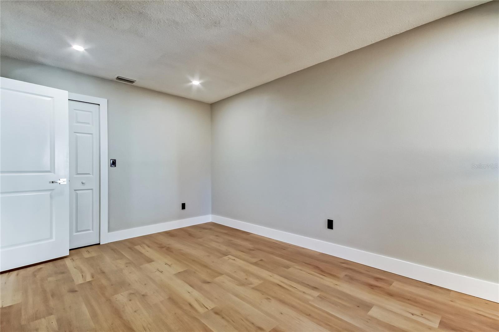 ARVIS CIRCLE - Residential