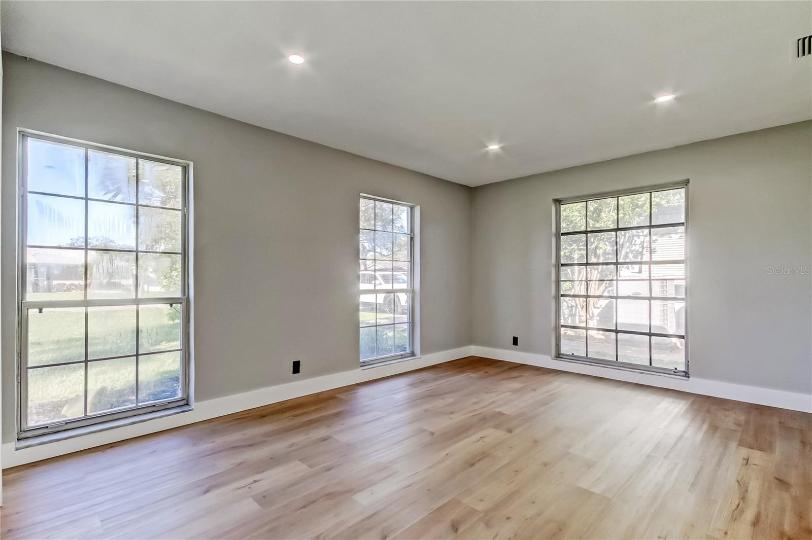 ARVIS CIRCLE - Residential