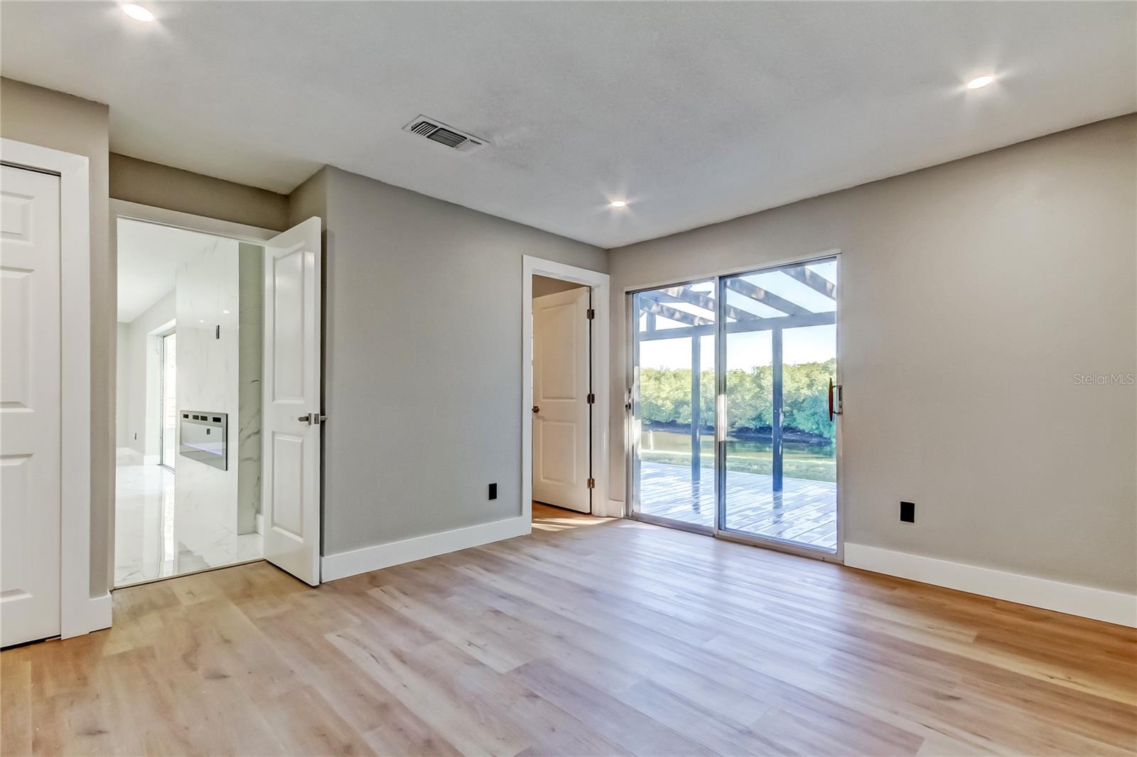 ARVIS CIRCLE - Residential