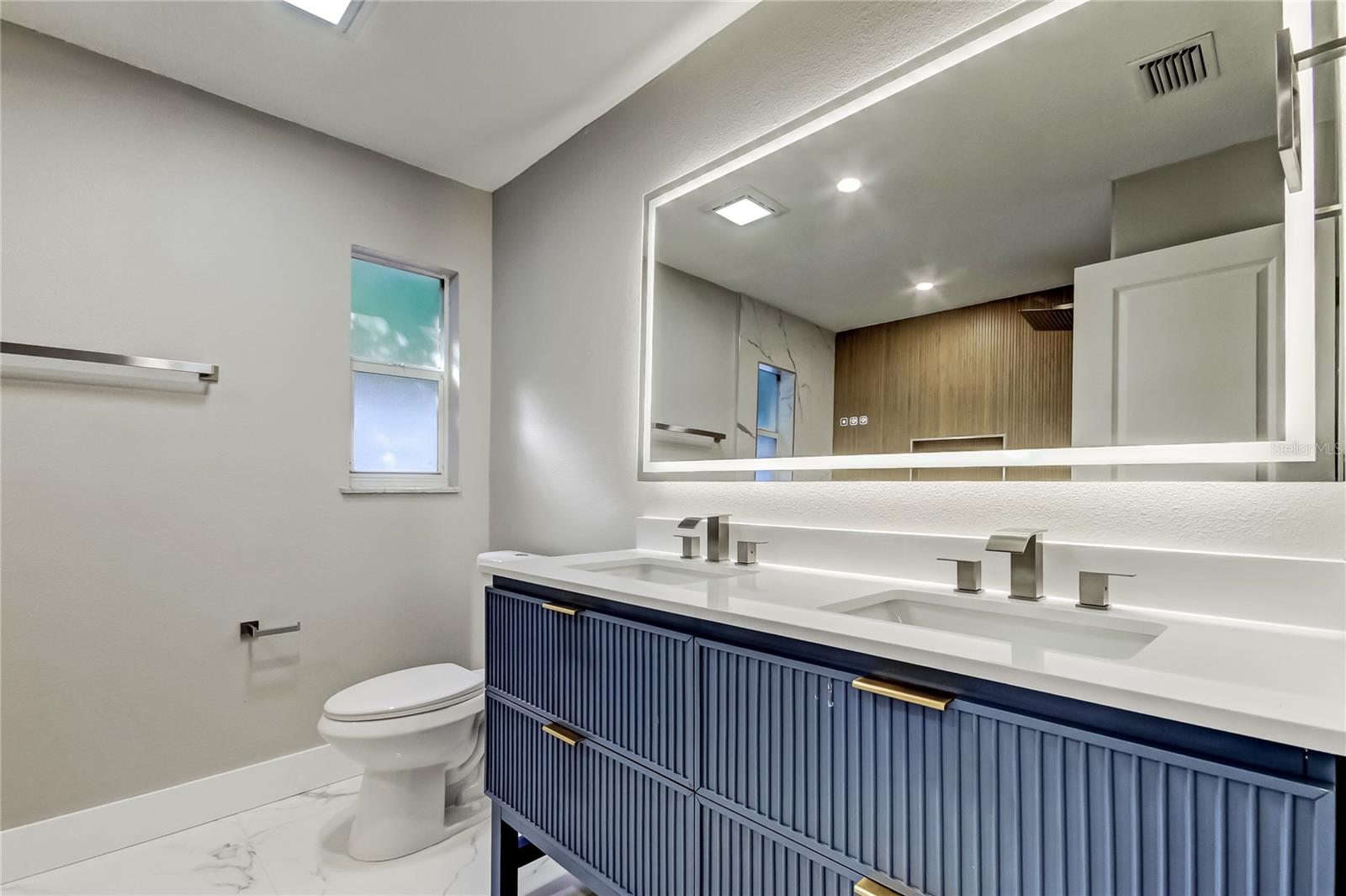 ARVIS CIRCLE - Residential