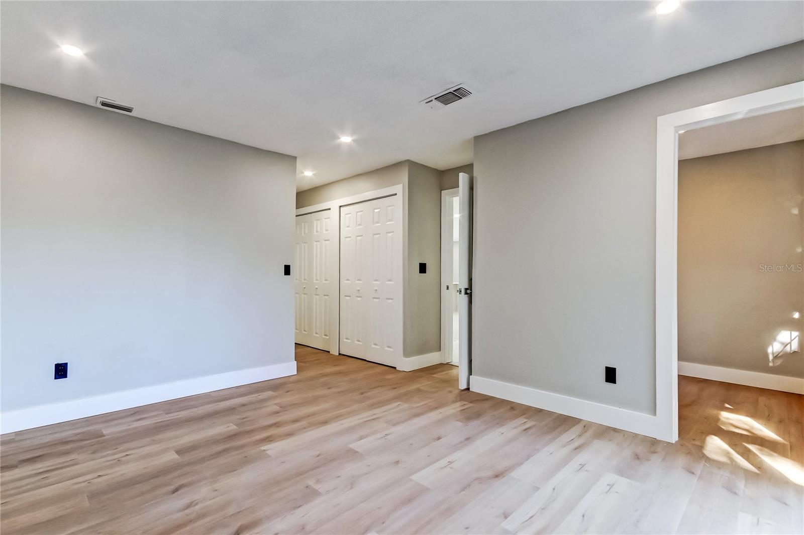 ARVIS CIRCLE - Residential