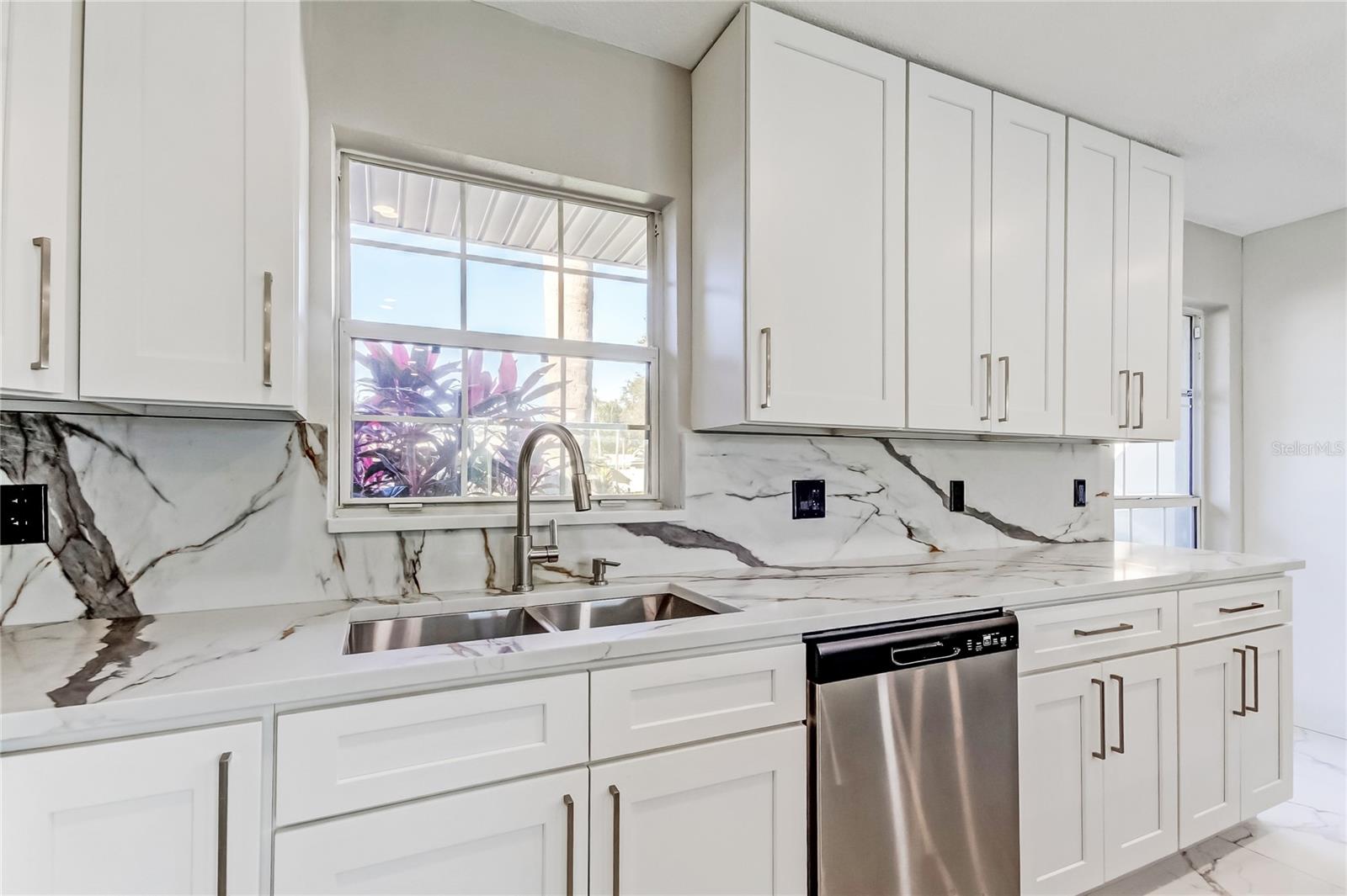 ARVIS CIRCLE - Residential